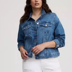 Torrid Womens Sz 3 Blue Wash Classic Trucker Denim Jean Jacket